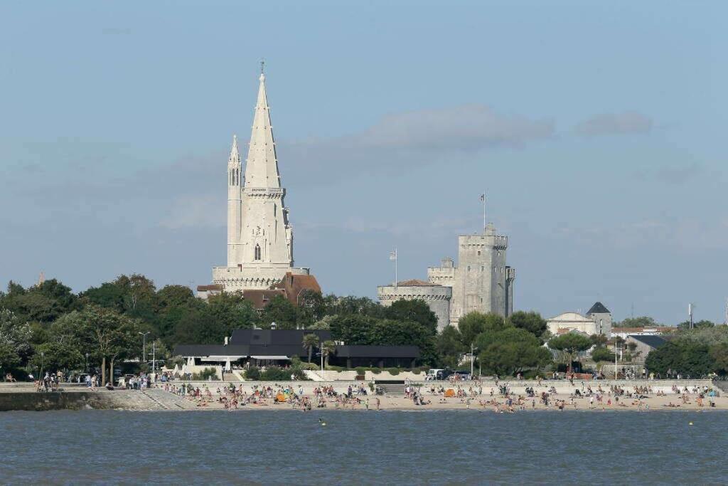 Vue Superbe Sur Tour De La Lanterne T2 Avec Terrasse Remparts 2 Apartment La Rochelle  Bagian luar foto