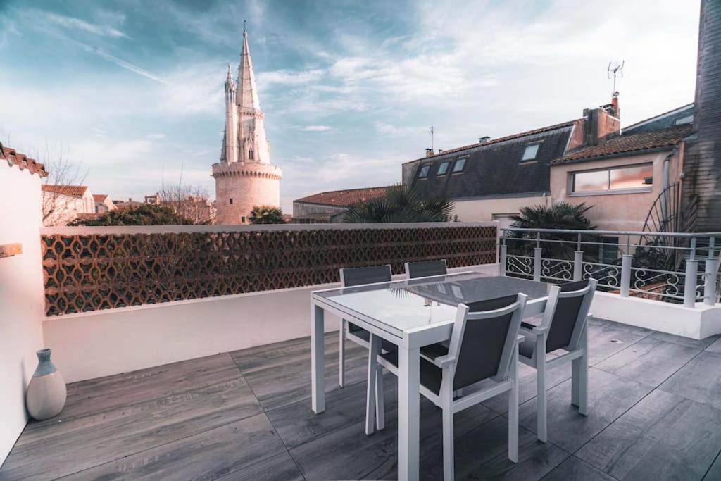Vue Superbe Sur Tour De La Lanterne T2 Avec Terrasse Remparts 2 Apartment La Rochelle  Bagian luar foto
