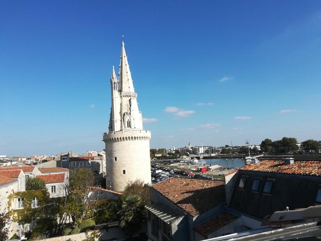 Vue Superbe Sur Tour De La Lanterne T2 Avec Terrasse Remparts 2 Apartment La Rochelle  Bagian luar foto